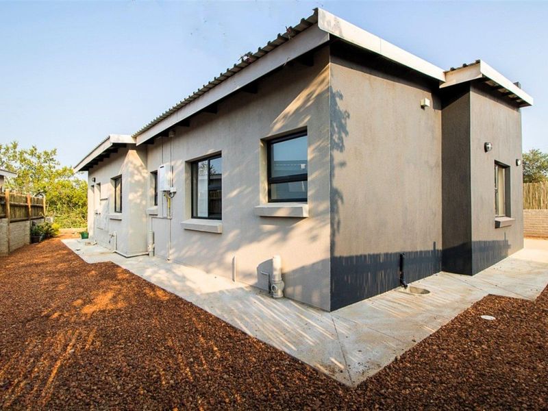 Exclusive Eco-Friendly Living – Just 3 Units Remaining - Photo 2