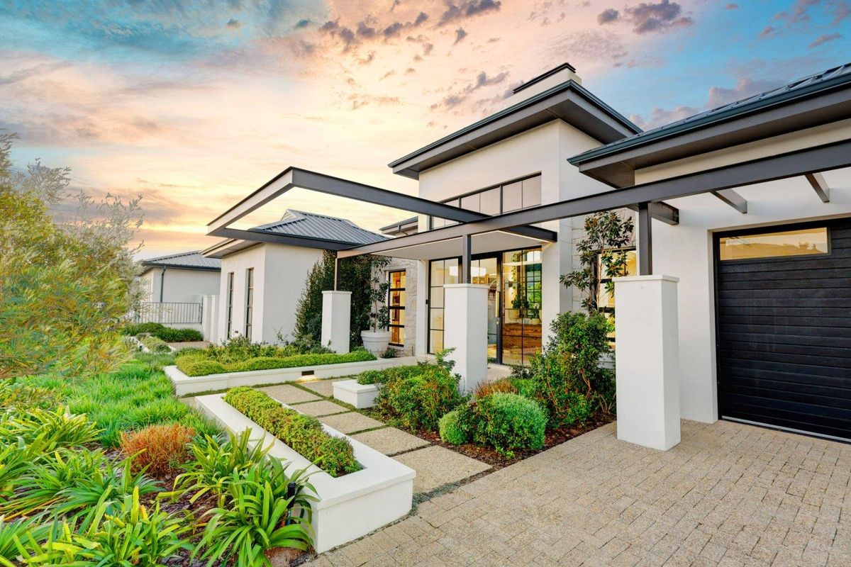 An extraordinary home crafted for individuals with refined taste and a unique sense of style! - Photo 5