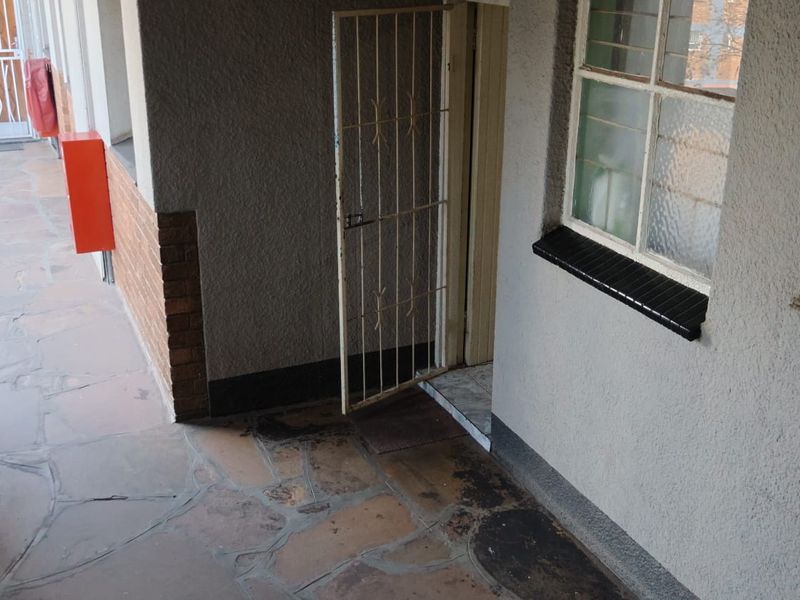 Spacious 2-Bedroom Apartment in Kempton Park CBD - Photo 2