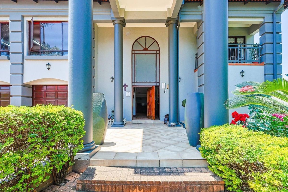 Sophisticated Family Residence Offering Style, Space and Comfort - Woodhill Golf Estate - Photo 3