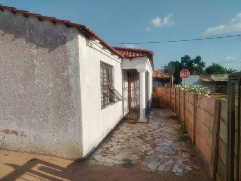 3 bedrooms house for sale in Soshanguve South - Photo 2