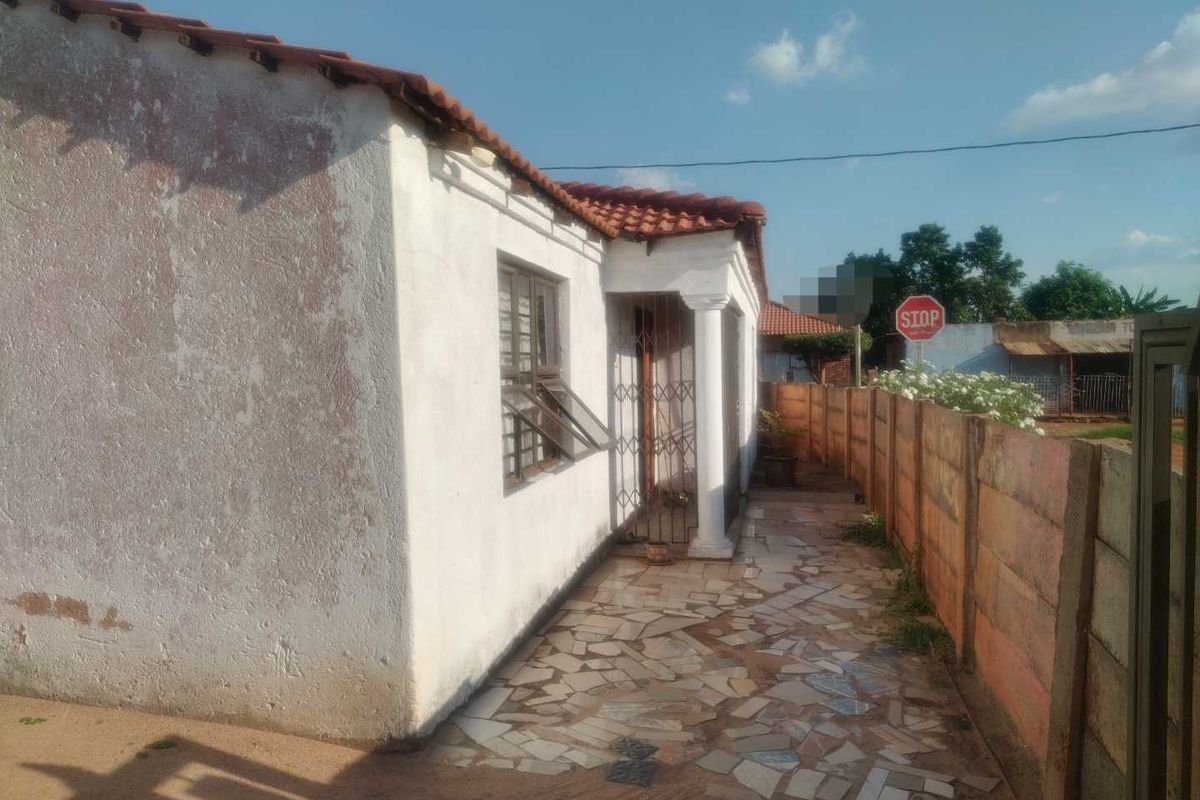 3 bedrooms house for sale in Soshanguve South - Photo 2