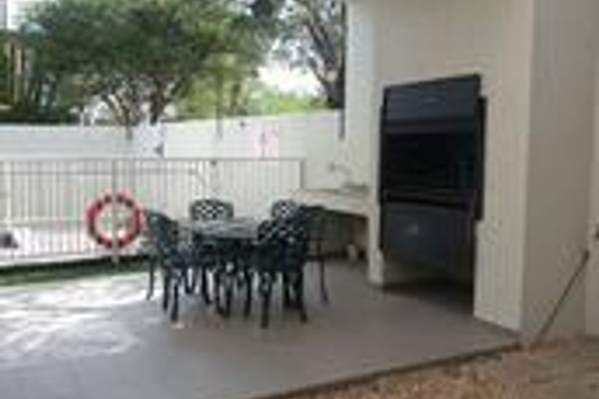 Executive Townhouse - Modern - Photo 4