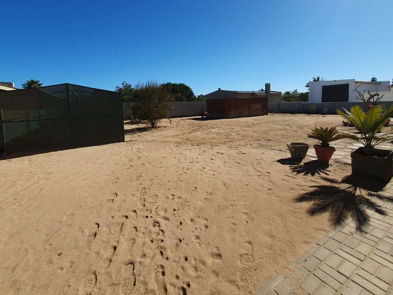 Situated walking distance from the Woermann Brock Supermarket. - Photo 6