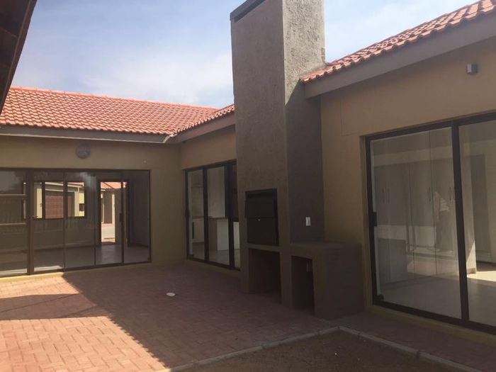 Property #2026326, Townhouse For Sale in Okahandja Central