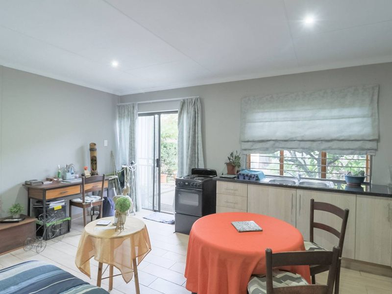 Garden cottage to rent in Northmead, Benoni - Photo 2