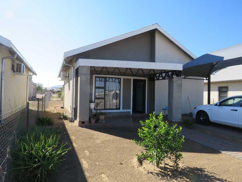 Spacious 3-Bed Family Home with Modern Kitchen & Solar Geyser - Photo 1
