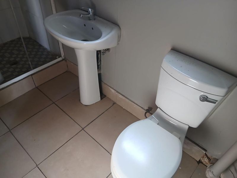 Cottage to Rent in Mayberry Park - Photo 10