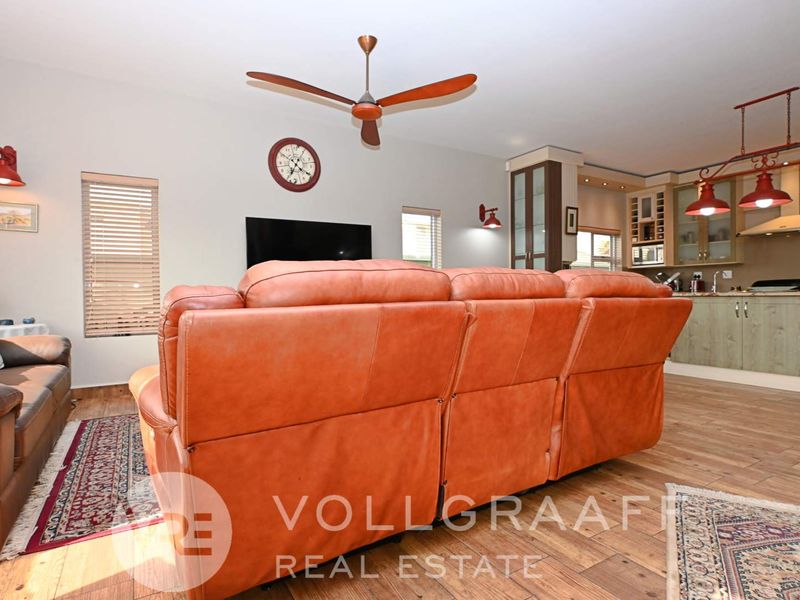 Gem in the perfect location! - Photo 5