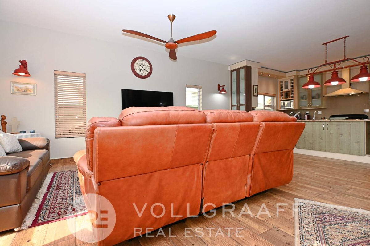 Gem in the perfect location! - Photo 5