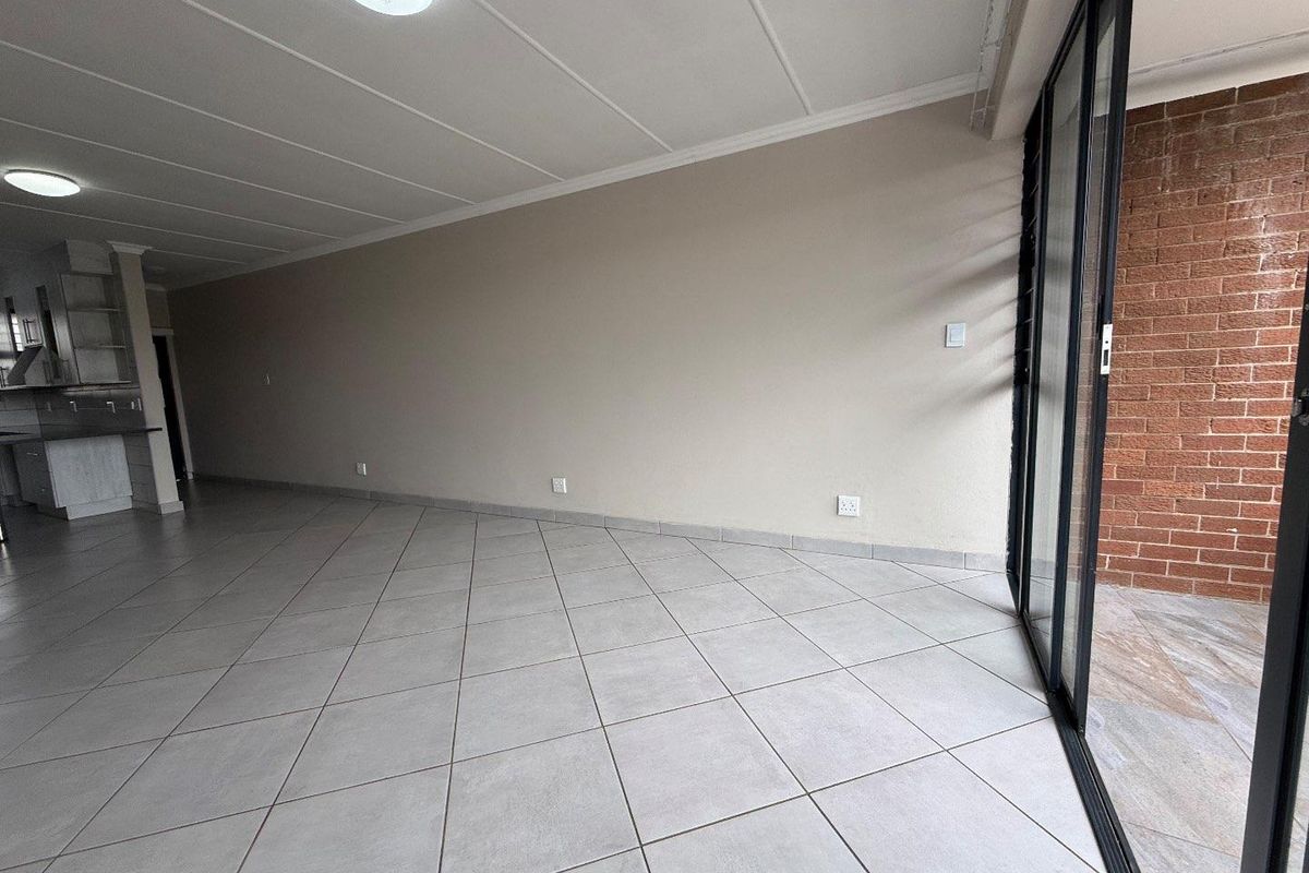 Ground Floor Modern Living with Garden Access - Photo 5