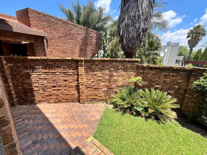 4 Bedroom House for sale - Photo 8