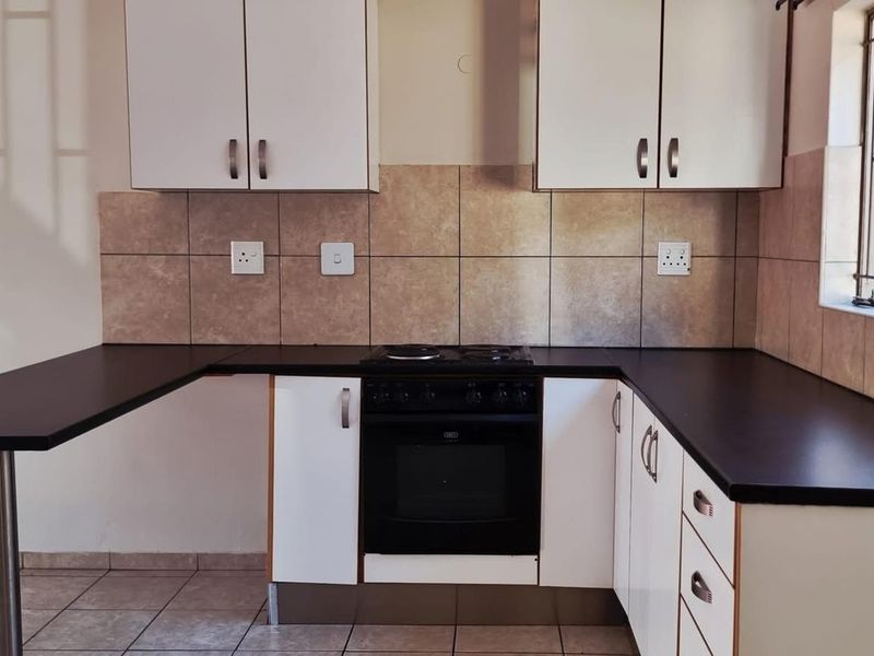 Two bedroom townhouse for sale in Khomasdal Lantana court - Photo 6