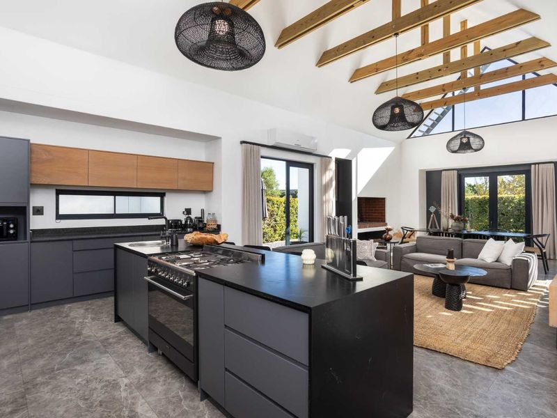 Modern living on Val de Vie Estate in a Beautifully Fully Furnished Three-Bedroom Home - Photo 2