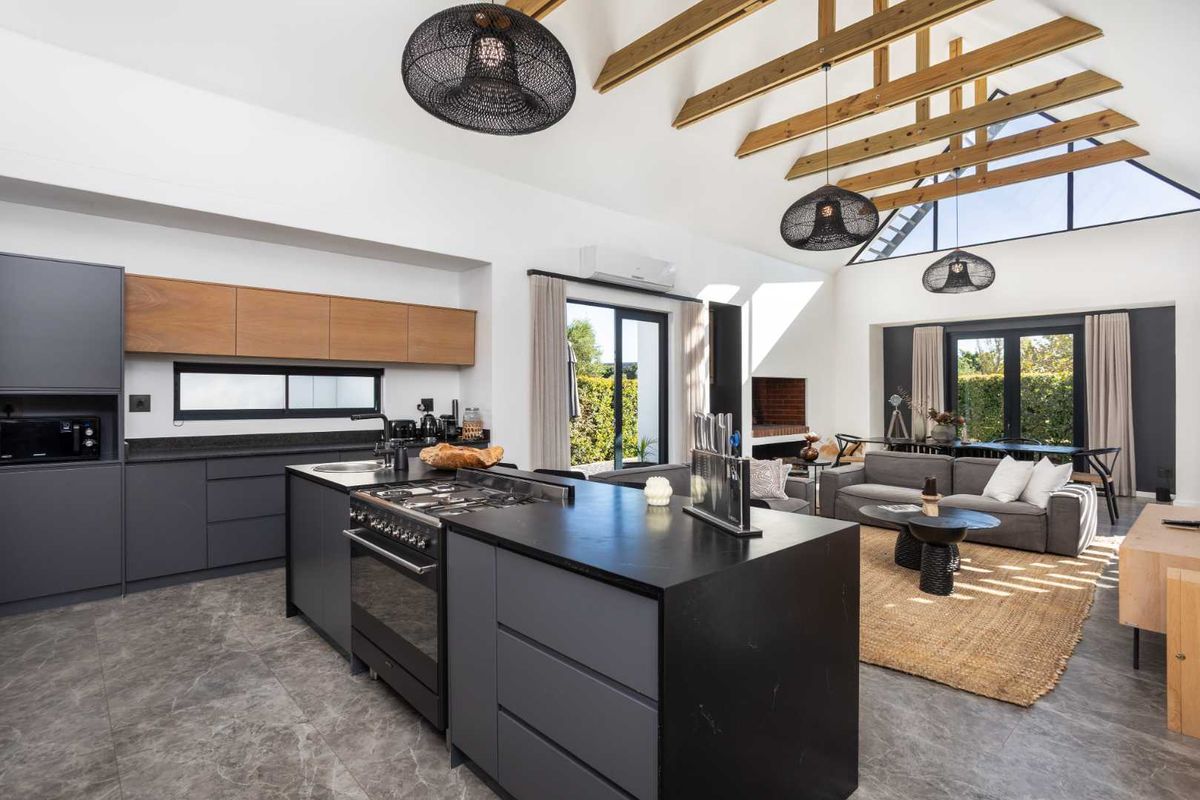 Modern living on Val de Vie Estate in a Beautifully Fully Furnished Three-Bedroom Home - Photo 2
