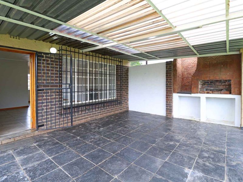 Secure & Solar-Equipped Family Home in Boomed Allen Grove - Photo 4