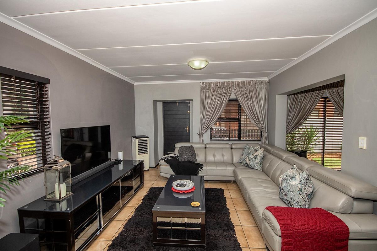 3 Bedroom Meyersig Estate family home - Photo 4