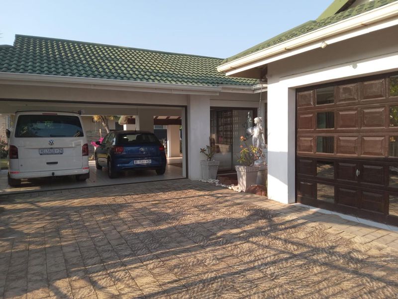 Immaculate 3 bedroom 4 bathroom home for sale in sought after Somerset Park - Photo 3