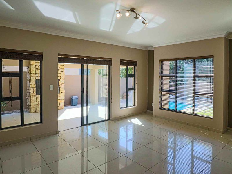 Do you value outdoor living from a safe home? - Photo 4