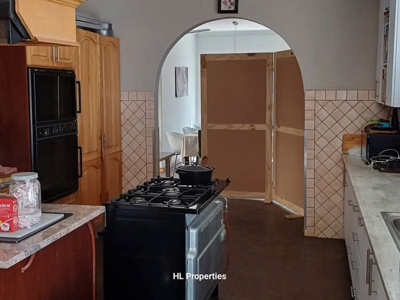 This Guesthouse is perfectly located for this business! Don't miss this opportunity. - Photo 10