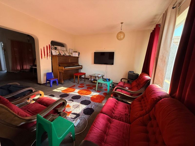 Spacious 3-Bedroom Duplex Townhouse with Private Garden - Photo 3