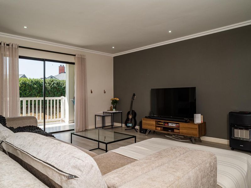 TURN KEY LOCK-UP & GO IN EVER POPULAR EMBERTON ESTATE! - Photo 5