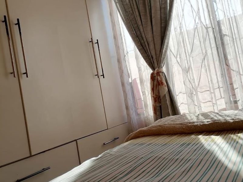 A stunning ready to move in 2 Bedroom House - Photo 10