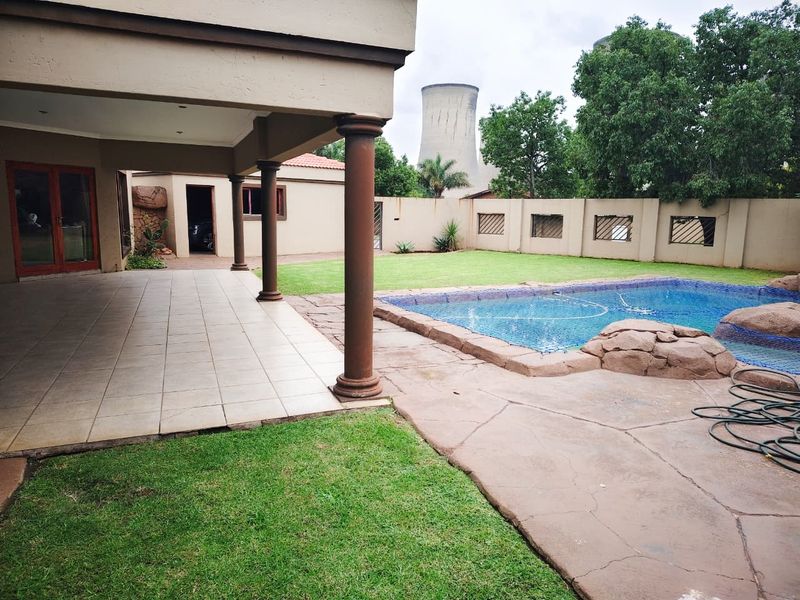 A spacious, stylish 4-bedroom home designed for comfortable modern living - Photo 3