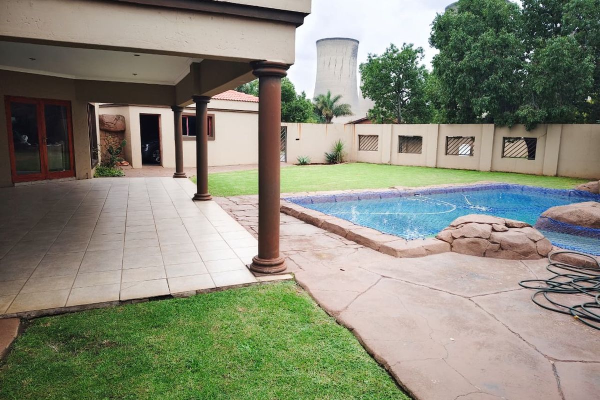 A spacious, stylish 4-bedroom home designed for comfortable modern living - Photo 3