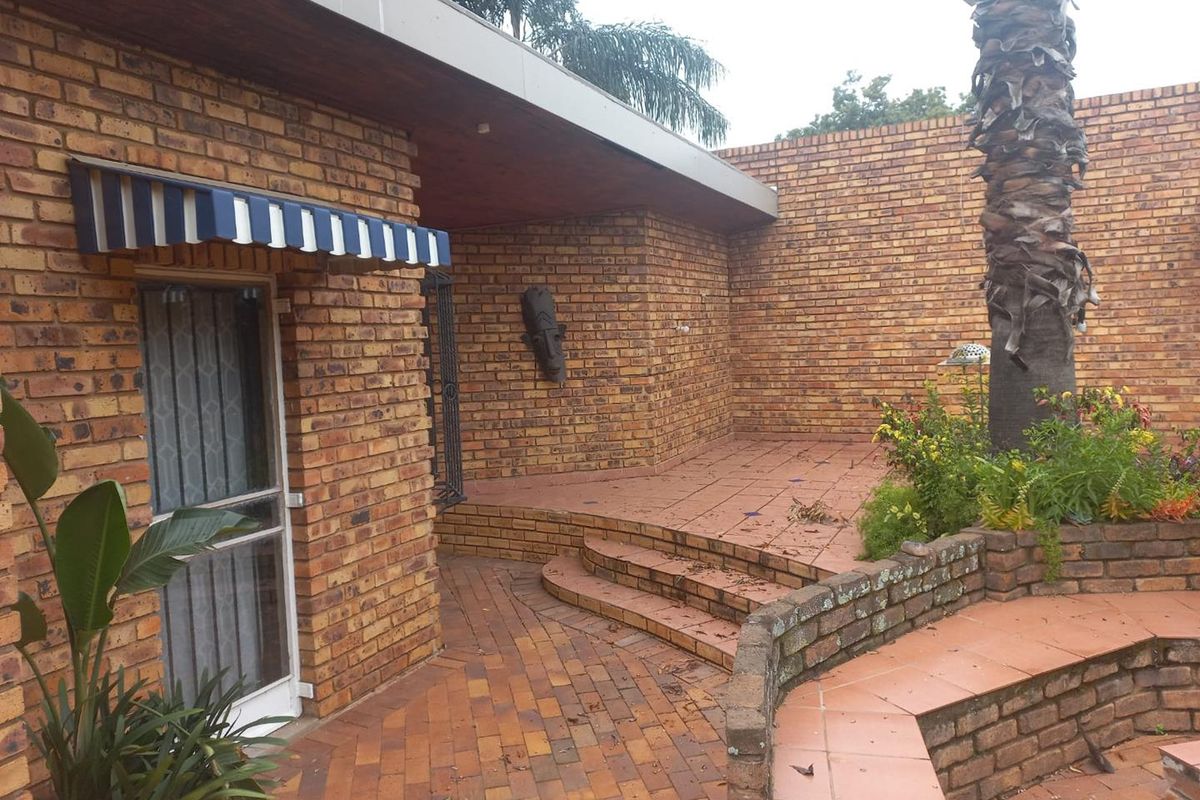 OWN YOUR DREAM!!! BEAUTIFUL 5 BEDROOM MOME FOR SALE IN MONUMENT PARK!! - Photo 3