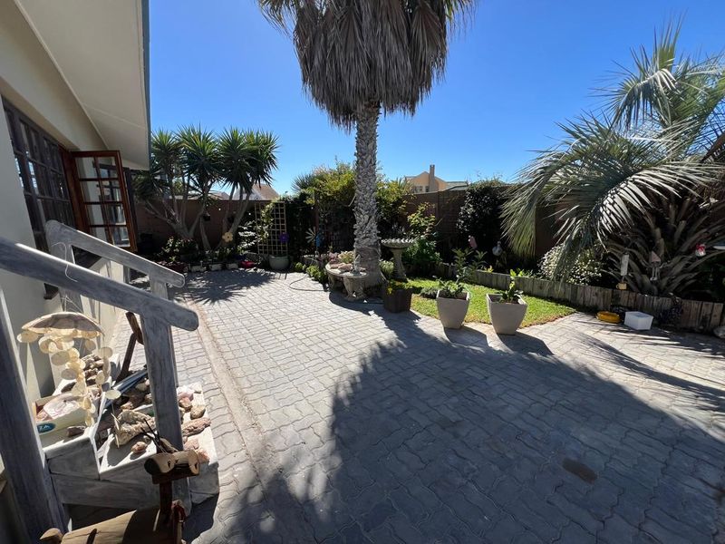 FOR SALE: 4-BEDROOM HOUSE WITH 2-BEDROOM FLAT – OCEAN VIEW - Photo 2