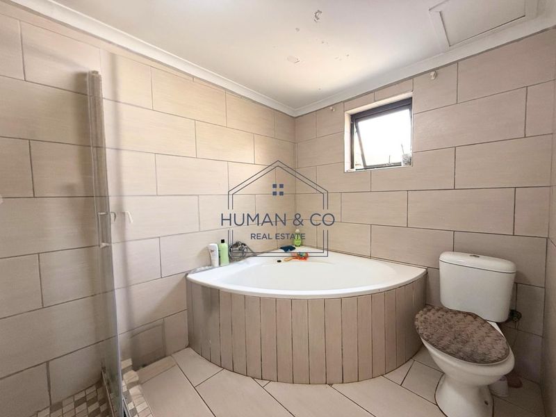 Modern 4 Bedroom Home in Narraville - Photo 7