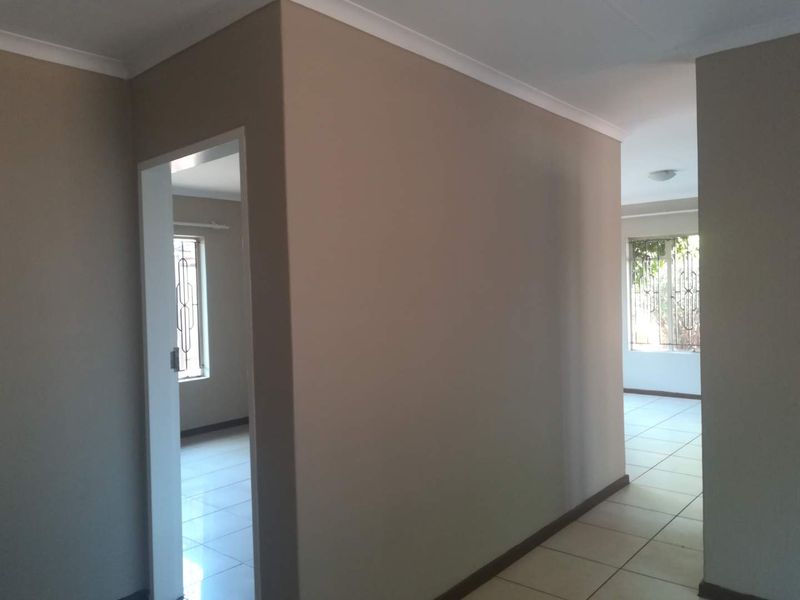 Lovely Home Available for Rent - Photo 8