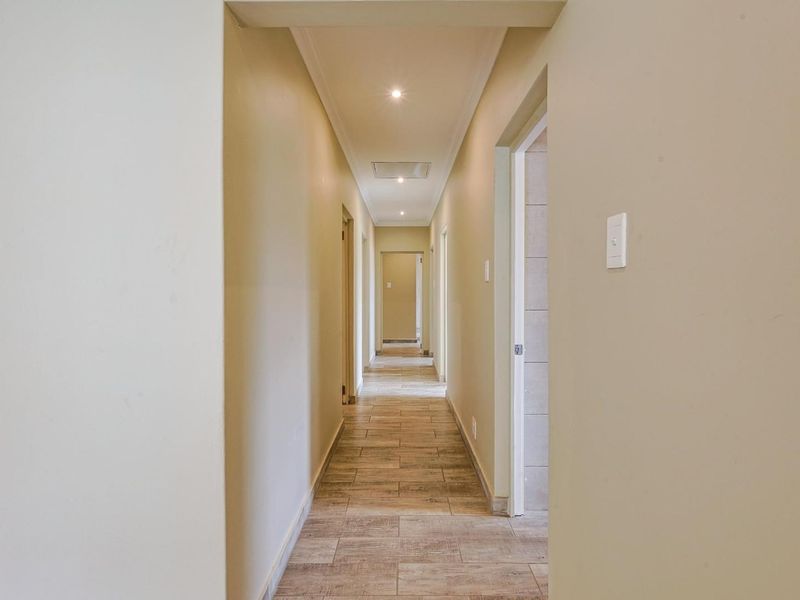 Stunning Modern 4 Bedroom, 2.5 Bathroom Home for Rent - Photo 2