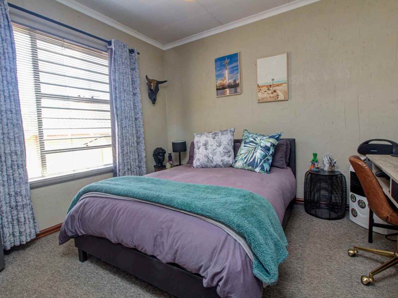 Fit for a King! - Photo 5