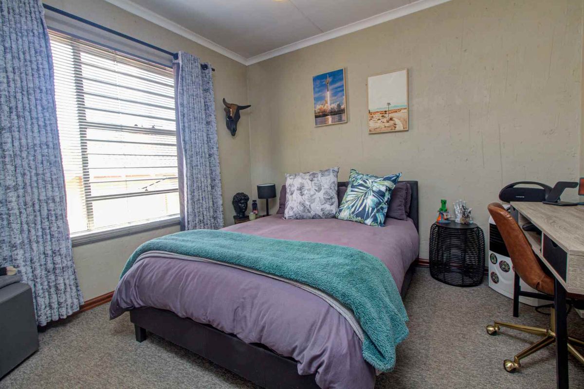 Fit for a King! - Photo 5