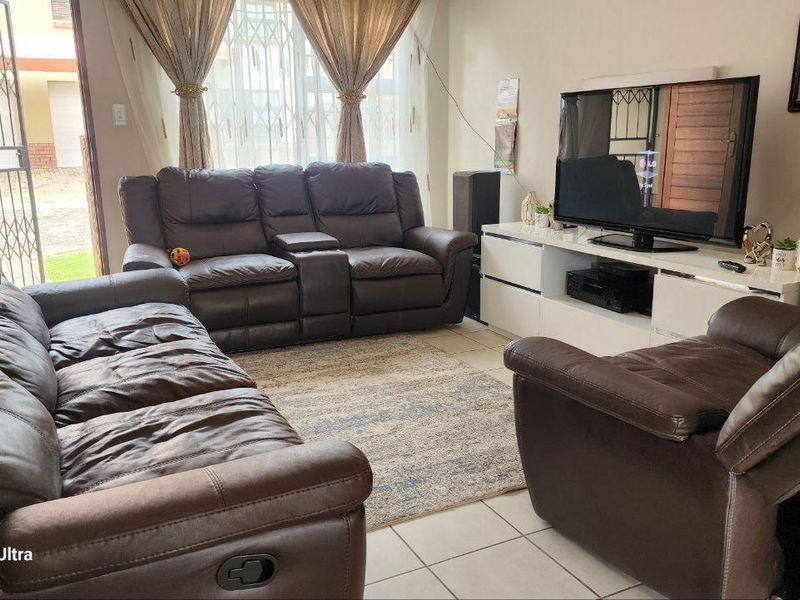 Comfort,Space and Everyday Elegance - Photo 5