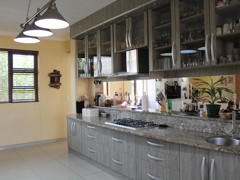 Stunning Property with loads of in and outside living - Photo 6