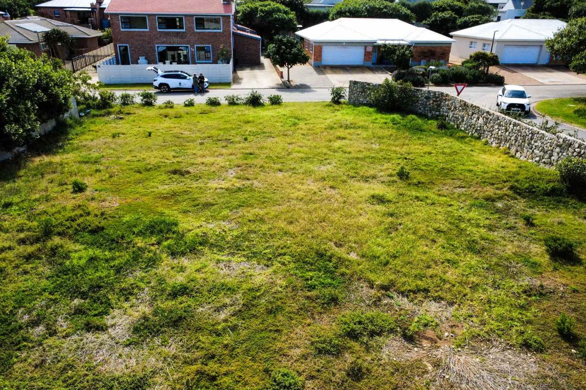 Level stand for sale in secure neighbourhood. - Photo 4