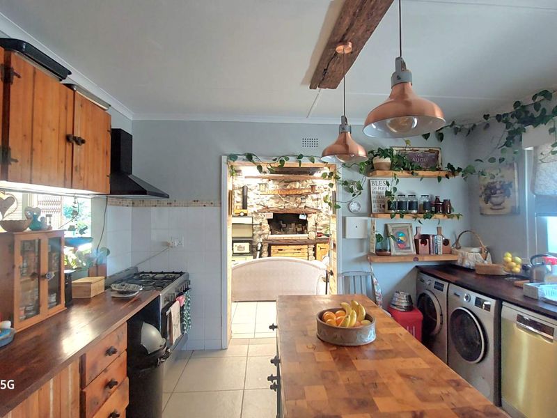 Coastal Living with Office, Flatlet & Pool for sale in Port Alfred - Photo 8