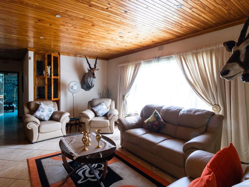 Charming 4-bedroom Facebrick home in a boomed neighbourhood - Photo 8