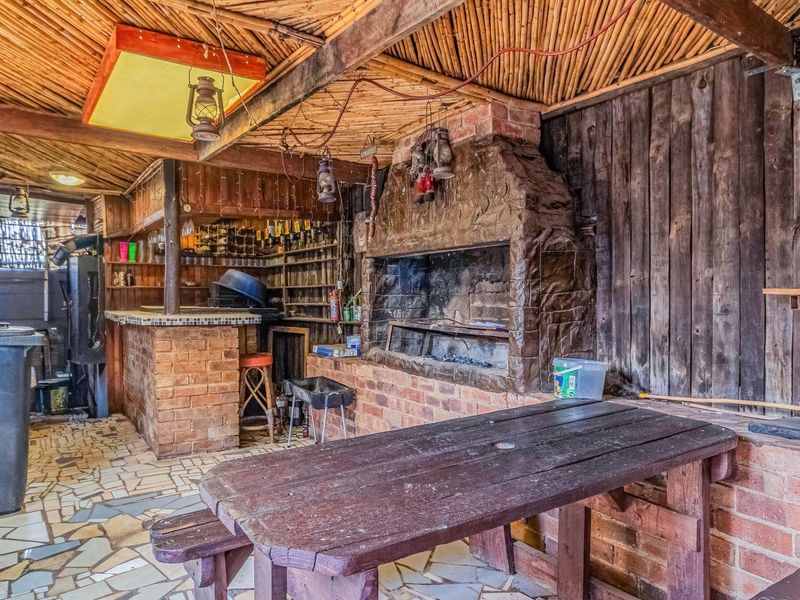 “Secure Corner Living with Space for the Whole Family!”3-Bedroom Home + 2-Bedroom Flatlet | Pool, Entertainment & Parking for 4 Cars - Photo 5