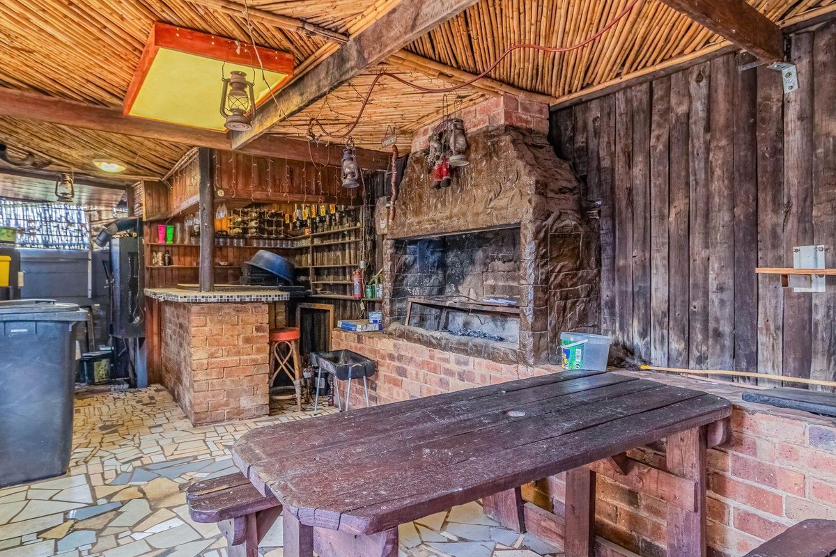 “Secure Corner Living with Space for the Whole Family!”3-Bedroom Home + 2-Bedroom Flatlet | Pool, Entertainment & Parking for 4 Cars - Photo 5