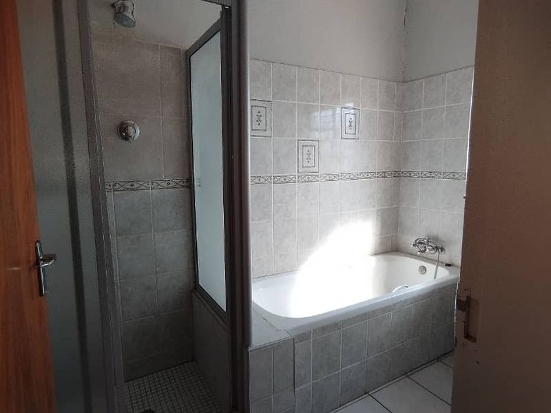 Spacious family home with income-generating flats - for Sale!! - Photo 9