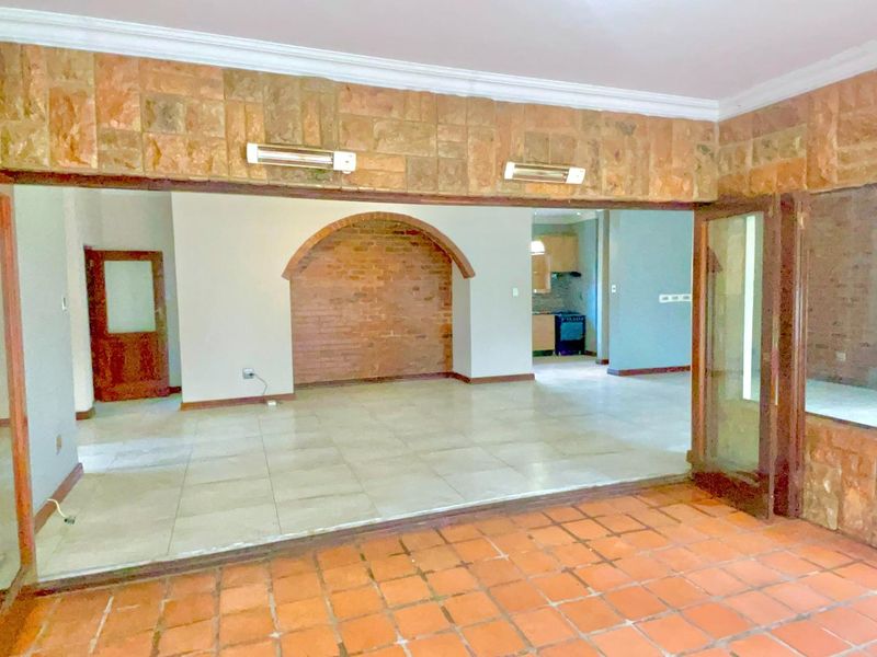 **4-Bedroom Family Home with a Pool in Willow Acres Estate, Pretoria East** - Photo 3