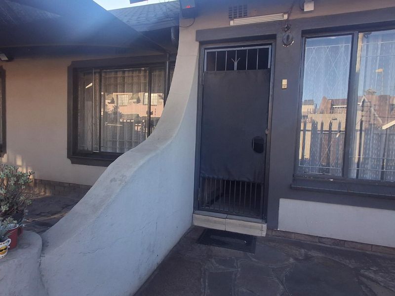 Immaculate 3 bedroom home - Photo 4