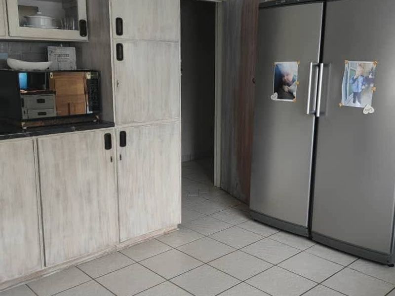 Beautiful, spacious and well maintained 3 bedroom house with a swimming pool and a loveley garden for sale in Tsumeb. - Photo 9