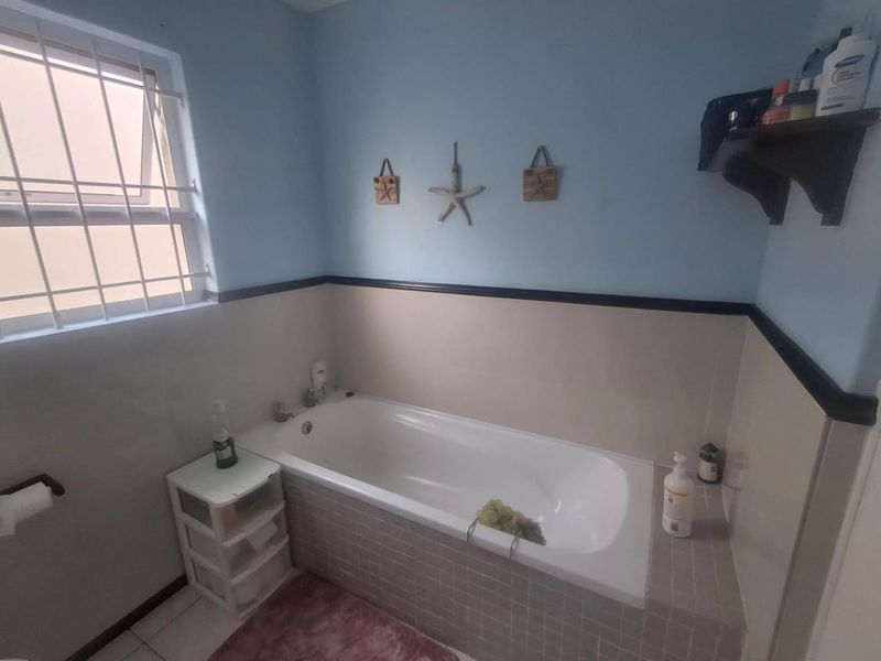 NEAT TOWN HOUSE IN THE HEART OF THE WOLDS - Photo 9