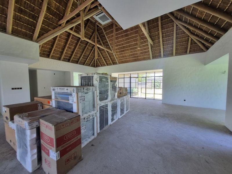 Six Bedroom Bespoke Home on Leadwood Big Game Estate - Photo 9