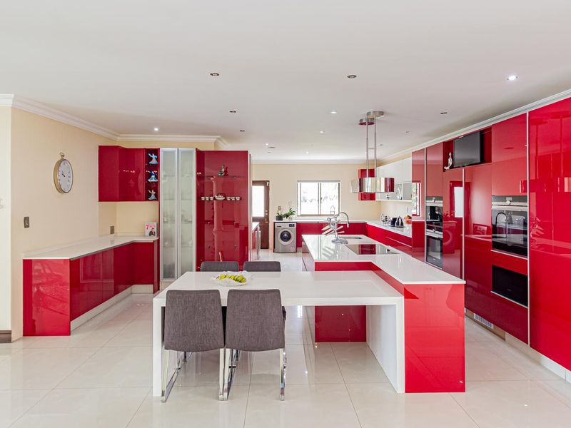 Luxurious 5-Bedroom Mansion for sale in Walkerville - Photo 8